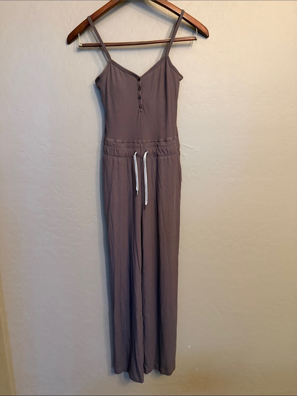 Vuori Brown Sleeveless Button-Front Jumpsuit with Drawstring Waist (EUC)